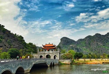 >Hoa Lu – Tam Coc Excursion