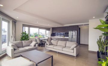 Lake view serviced apartment with 03 bedrooms for rent on the To Ngoc Van street, Tay Ho district, Ha Noi city